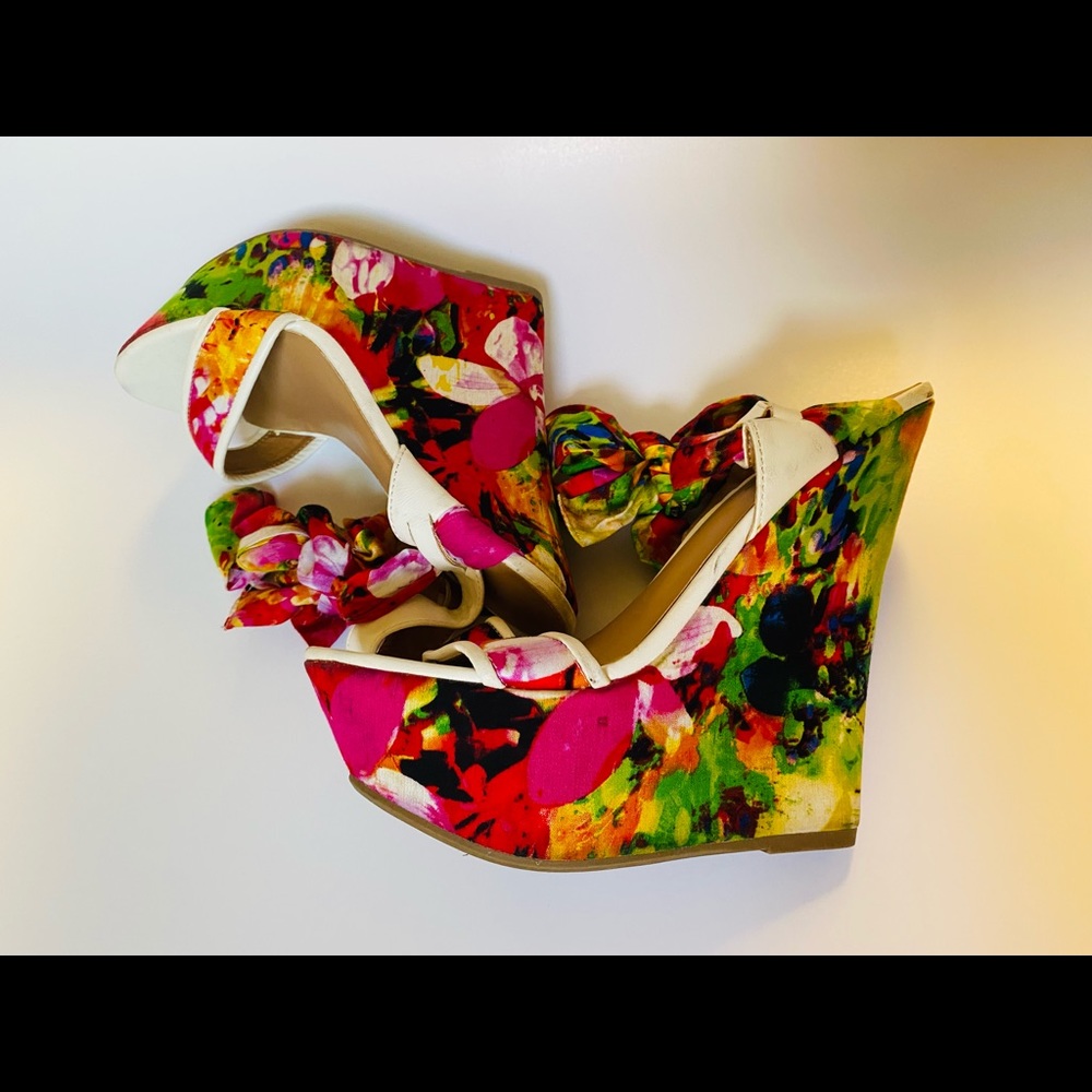 I’m selling These tropical colored wedged heels.